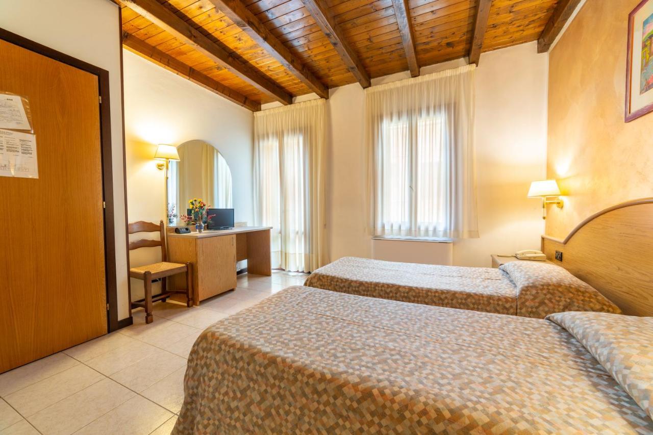 Albergo Ristorante Leon d'Oro Este Extérieur photo